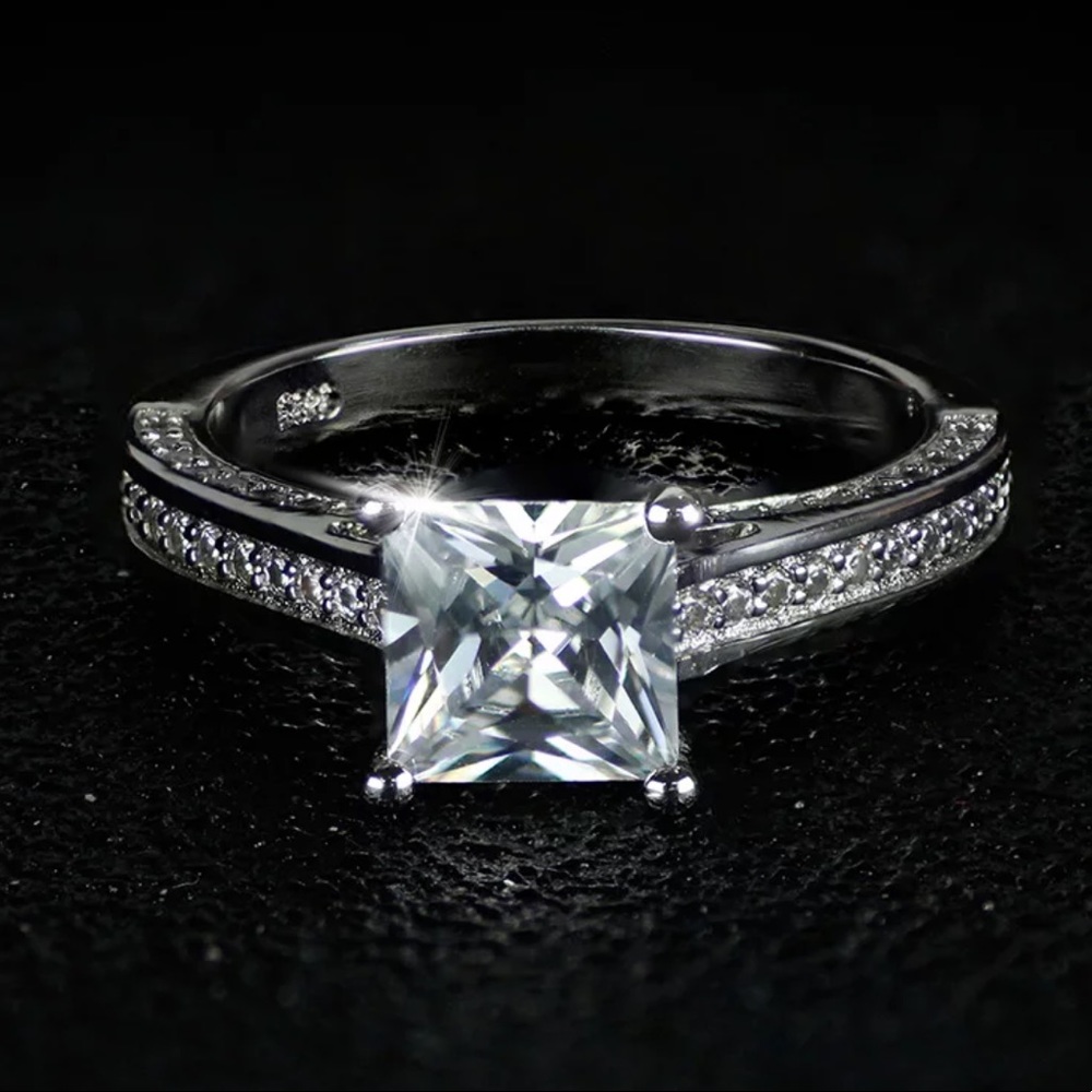 NEW 925 STERLING SILVER DIAMOND ENGAGEMENT  RING, CUTE RING, SHINY RING. - Picture 5 of 8